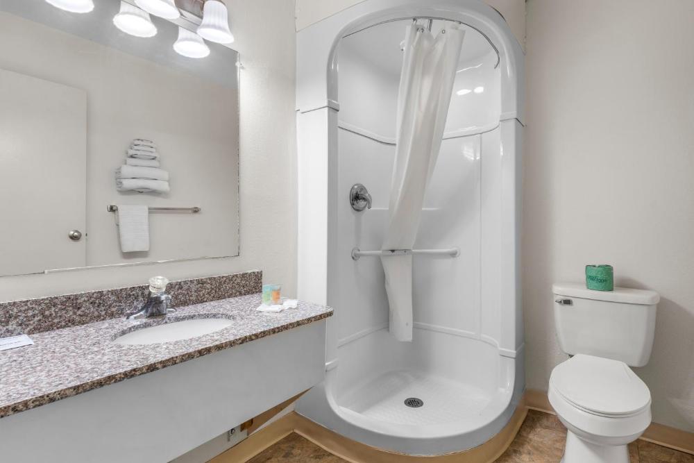 2 Double Beds Smoking interior